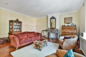 Das Bild zeigt ein Wohnzimmer vor der Wohnungsauflösung.